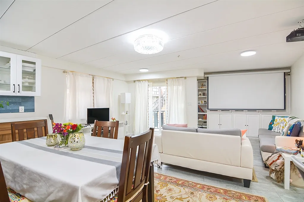 2 bed, 985 sqft, $3,800 — Photo 3
