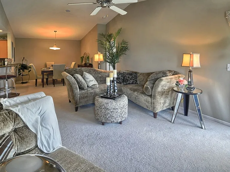 Ashford Apartments — Photo 47