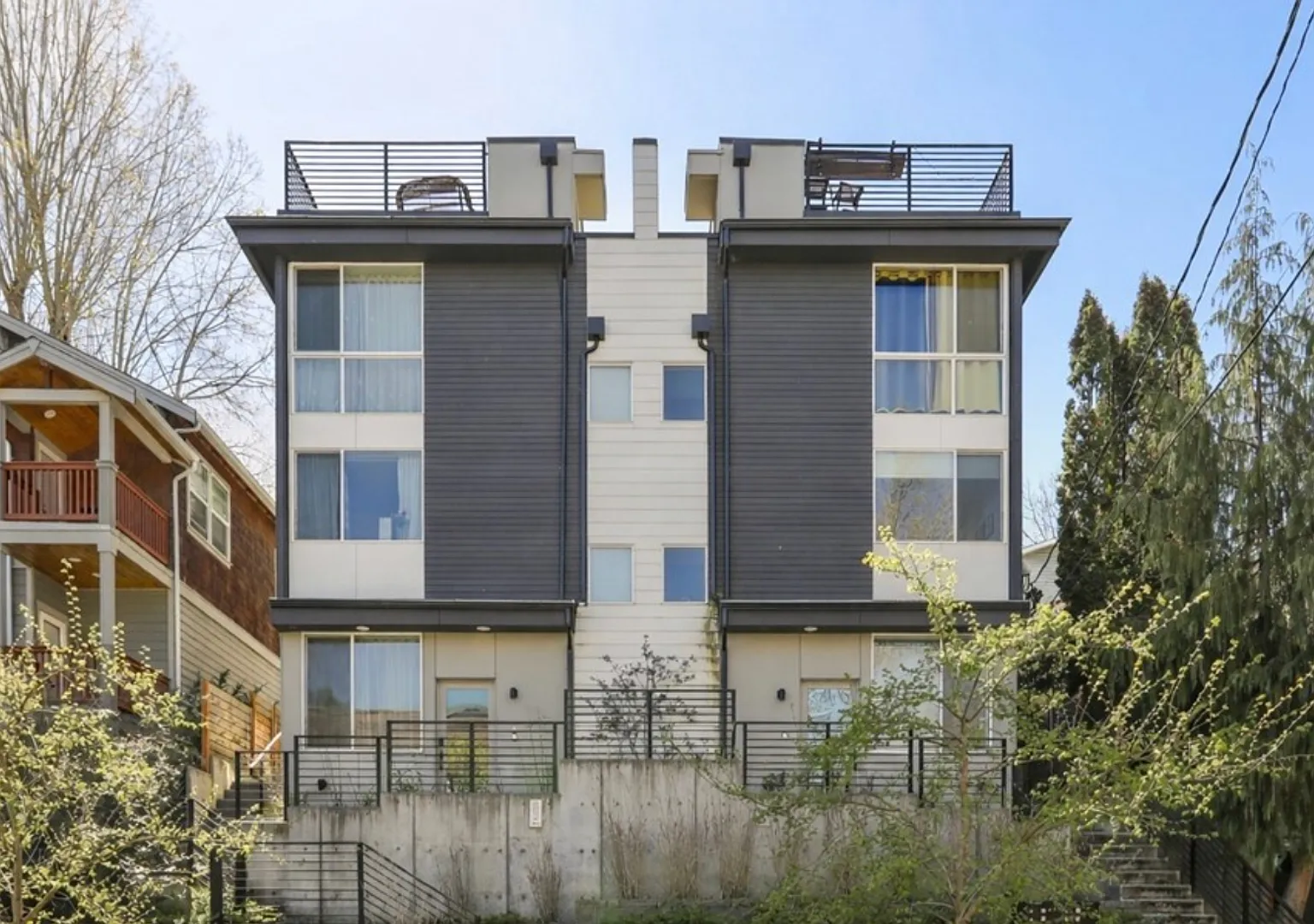 Three-Bedroom Townhouse Close to Seattle Pacific University — Photo 1