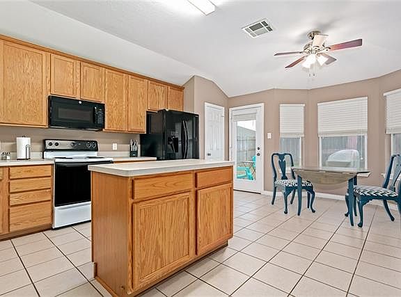 3rd image of 3005 Connor Ln