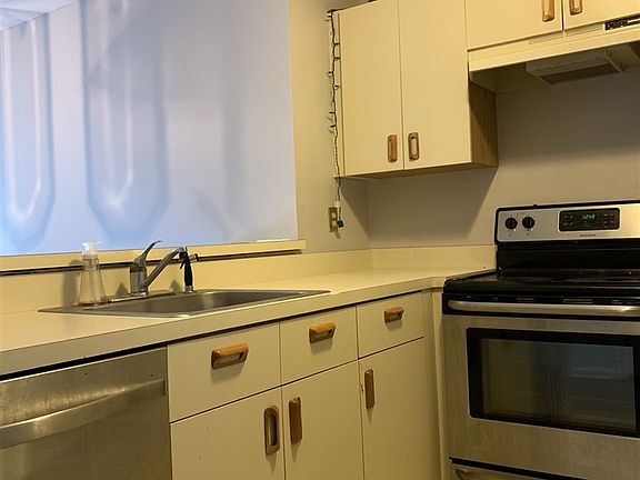 3rd image of 60 Chestnut Ave APT 2B