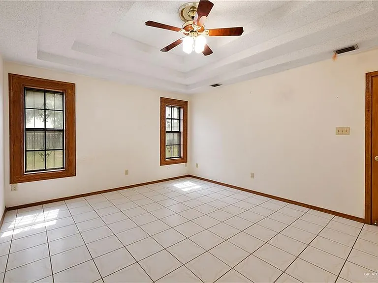 906 W Veterans Blvd — Photo 11