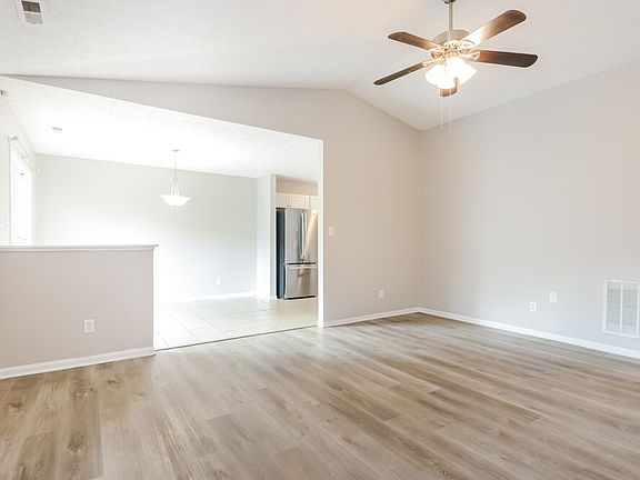 4th image of 140 Park Place Blvd