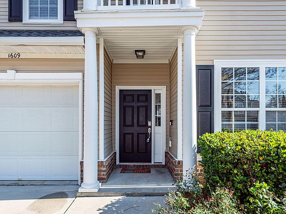 3rd image of 1609 Indaba Way