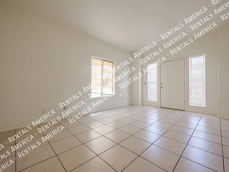 1022 W Westchester Ave — Photo 5