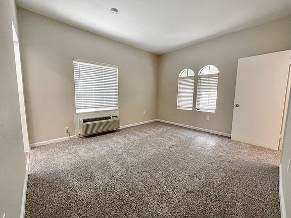 3rd image of 1415 G St APT 32