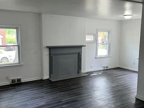 4th image of 1930 E Blackford Ave
