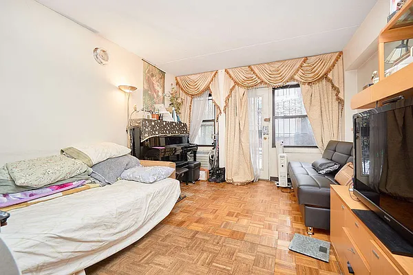 Sold by Compass | media 4