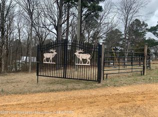 2149 Sardis Lake Dr, Batesville, MS 38606