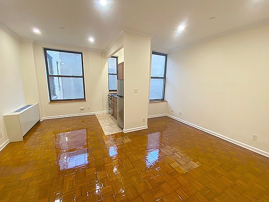3rd image of 304 W 92nd St APT 4F