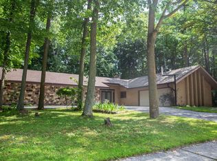 1215 Westwood Ln, Manitowoc, WI 54220