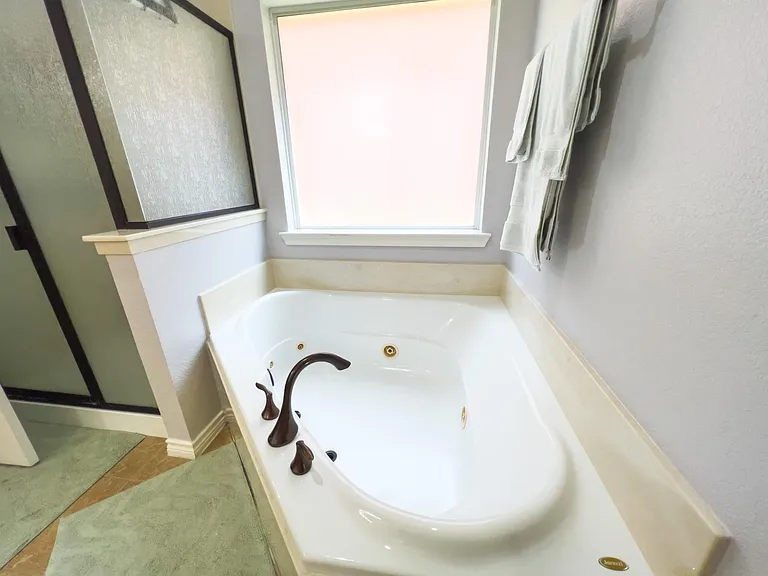 5915 Ivy Glen Dr — Photo 35