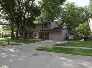 8505 Ridgemont Dr, Urbandale, IA 50322