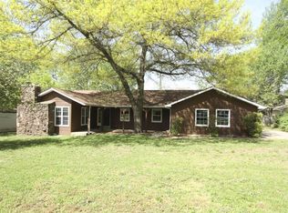 5045 S Walnut Hill Rd, Springfield, MO 65810