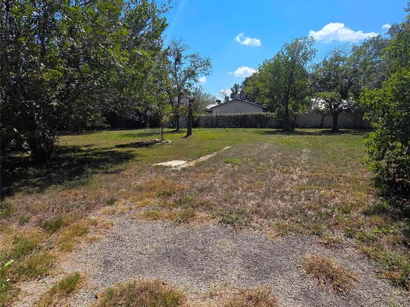 209 W South St, Kyle, TX 78640