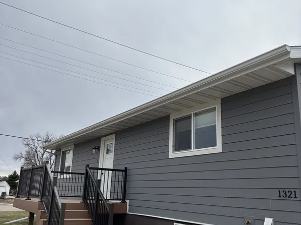 1321 8th Ave NE #1, Aberdeen, SD 57401