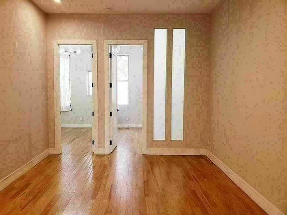 3rd image of 249 Montrose Ave #1D