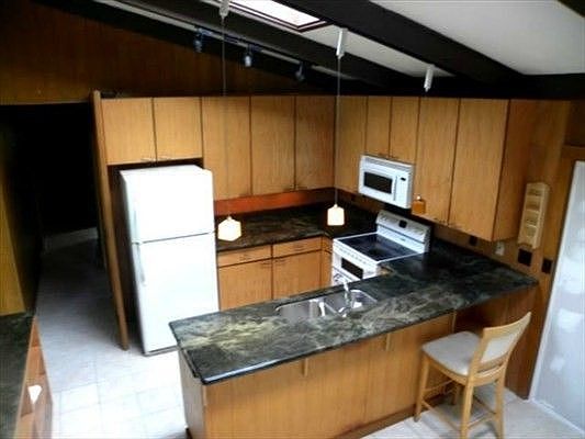 3rd image of 655A Hinano St