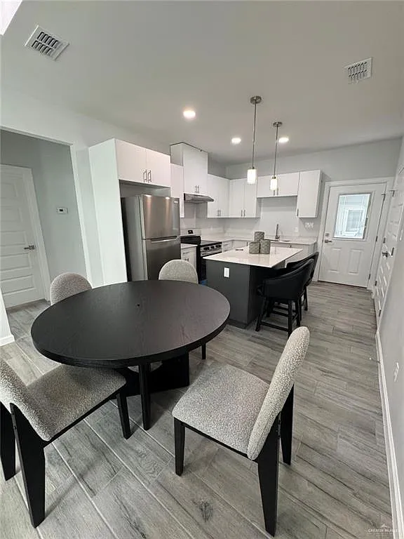 3 bed, 2.0 bath, 1010 sqft, $1,495 — Photo 4