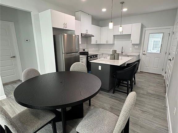 4th image of 1704 Clinton St #1