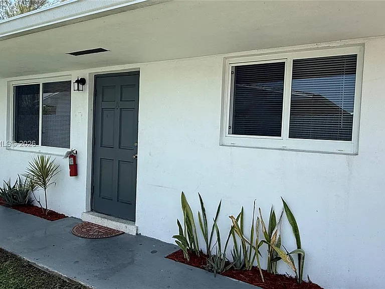842 SW 2nd St #A — Photo 2