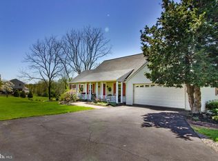 185 Fire Thorn Rd, Newtown, PA 18940