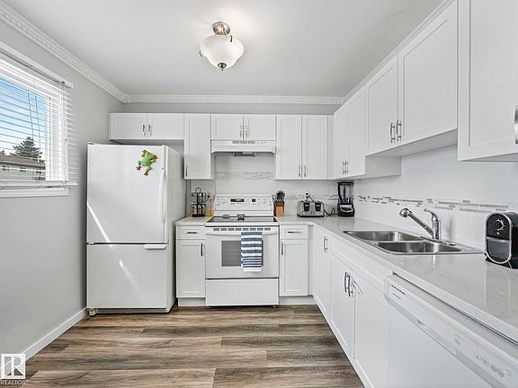 5th image of 1364 Lakewood Rd W