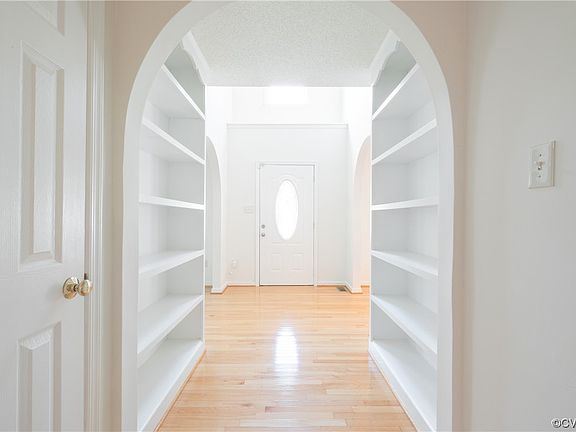4th image of 10004 Chartwood Ct