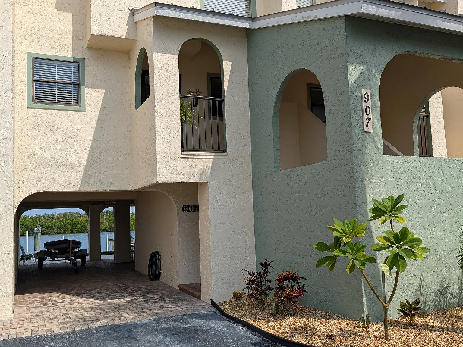2 bed, 2.5 bath, 1104 sqft, $2,500 — Photo 2