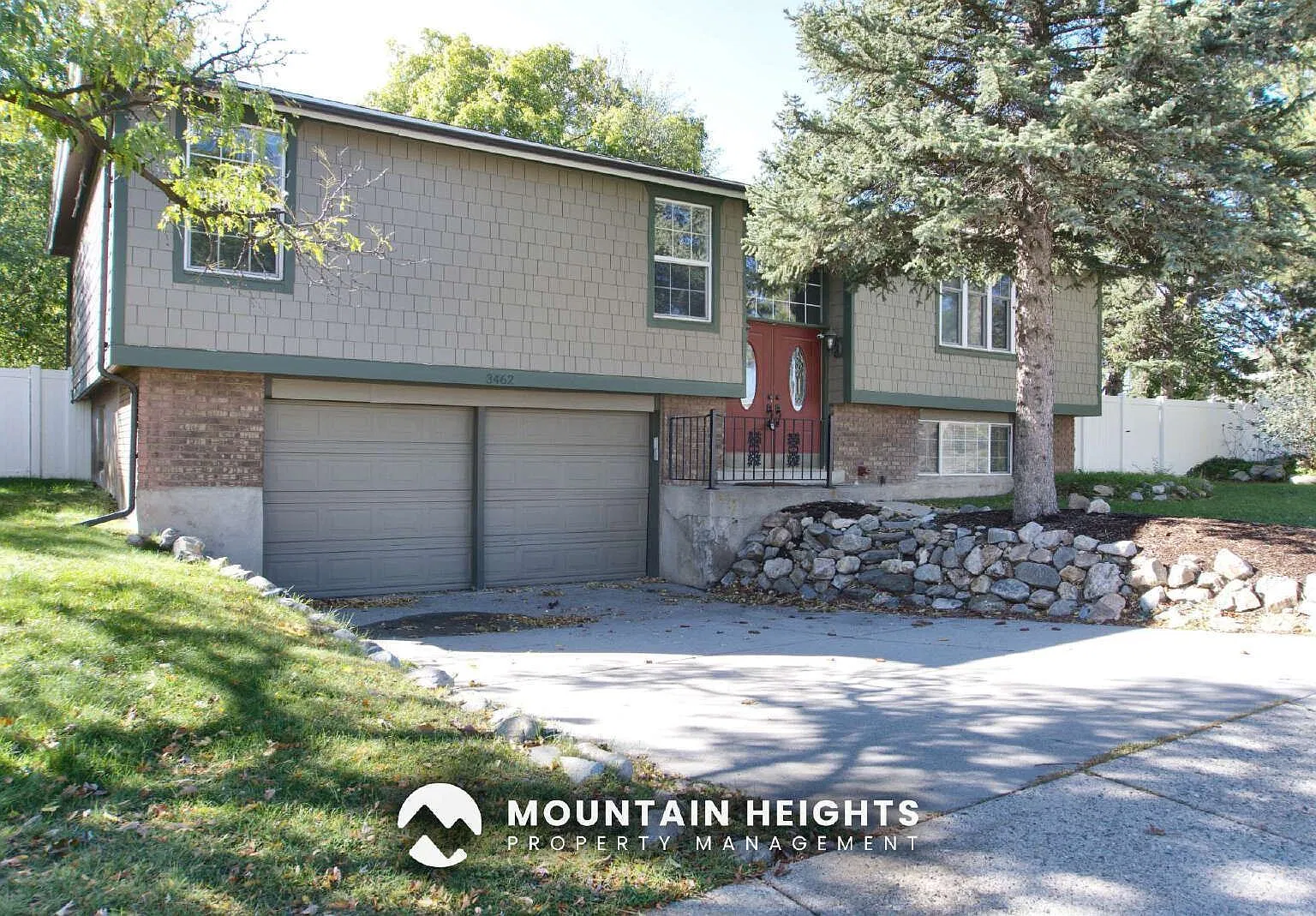 4 bed, 2.5 bath, 2400 sqft, $3,050 — Photo 2