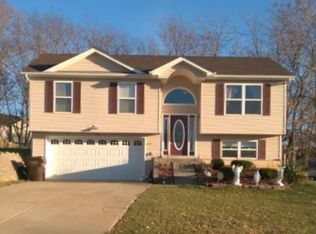 333 Sharpe St, Winfield, MO 63389