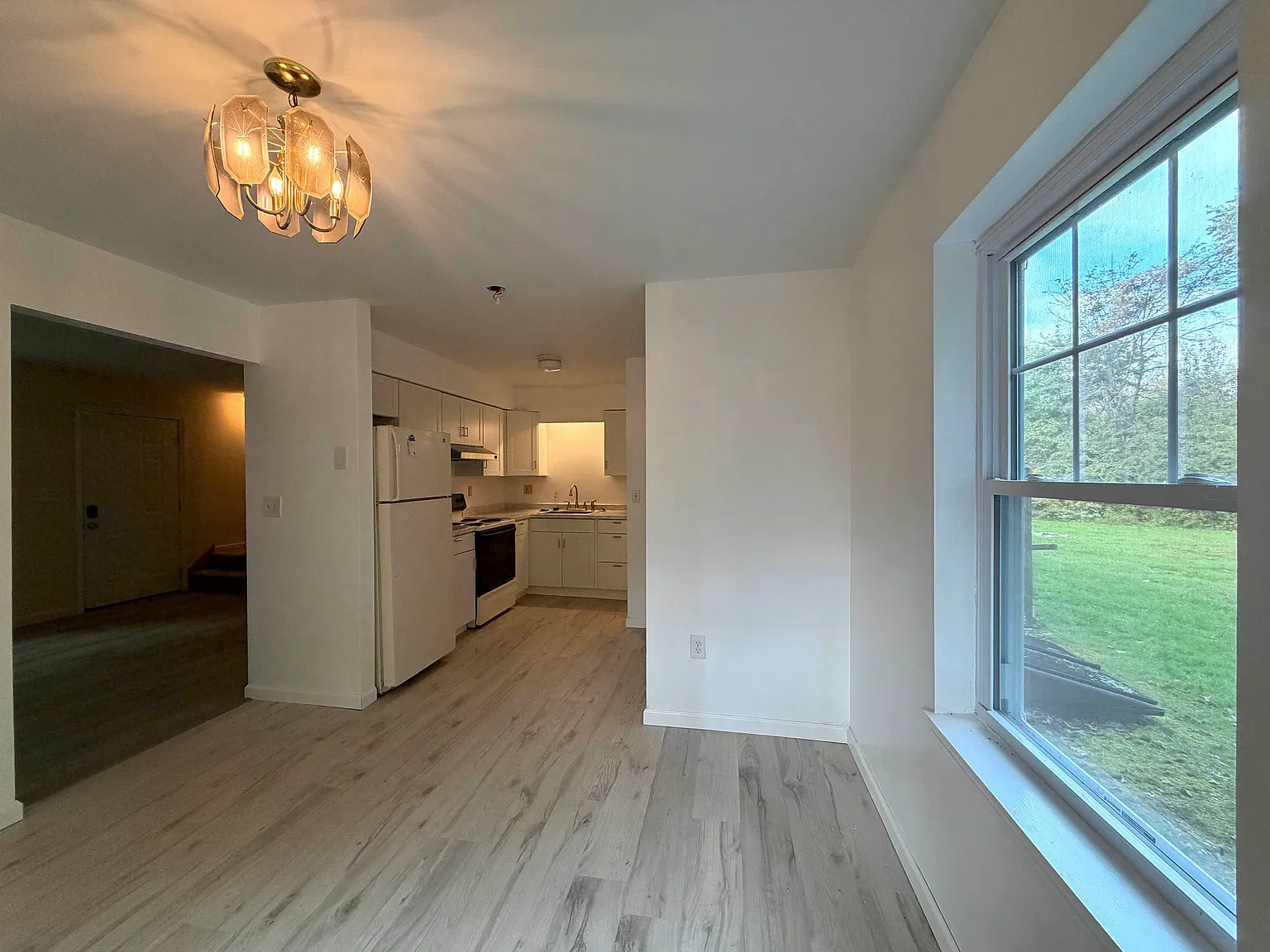2 bed, 1.5 bath, 1100 sqft, $2,400 — Photo 3