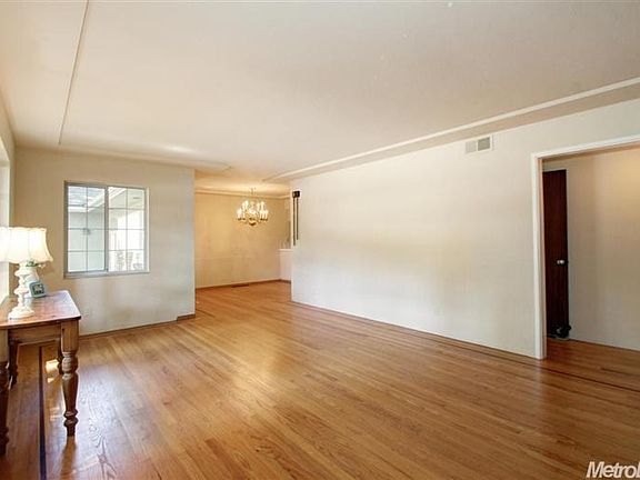 5th image of 381 Messina Dr