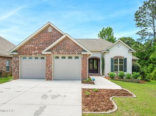 4 Chapel Hill Blvd W, Hattiesburg, MS 39402