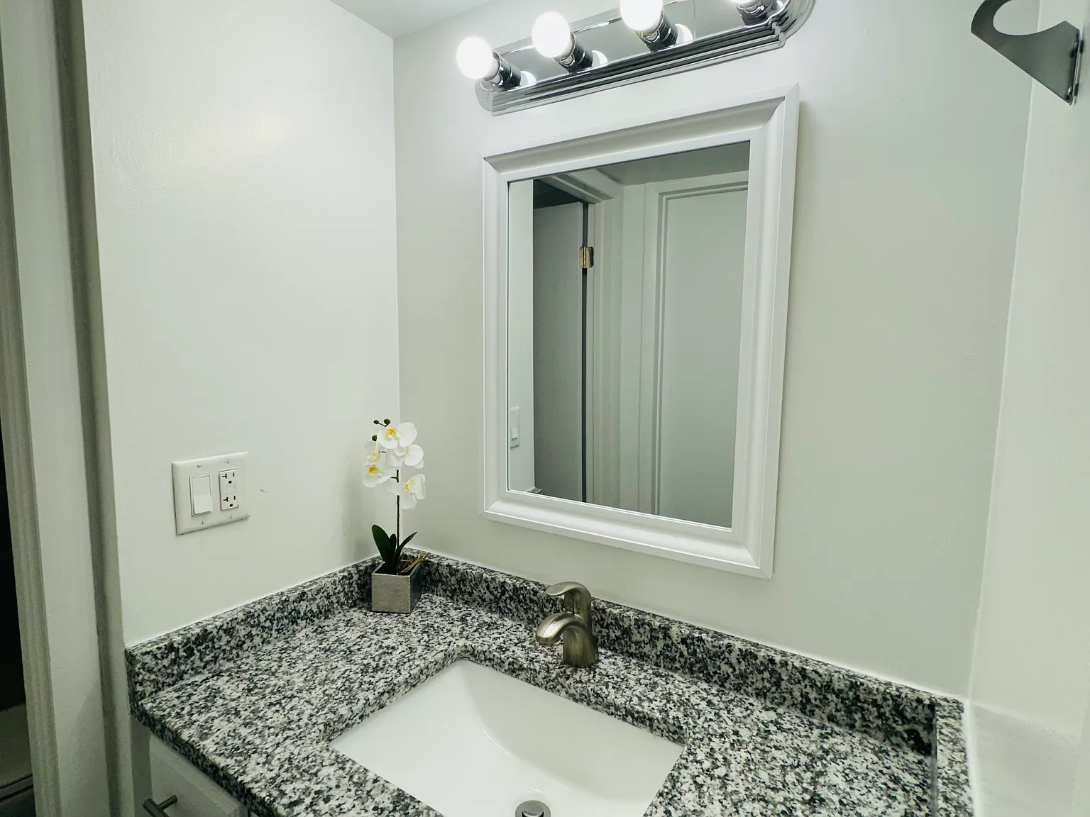 7 bed, 2000 sqft, $935 — Photo 4