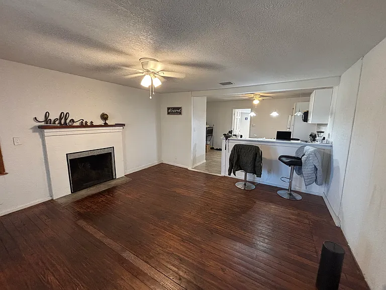 2107 Phillippi St #2 — Photo 7