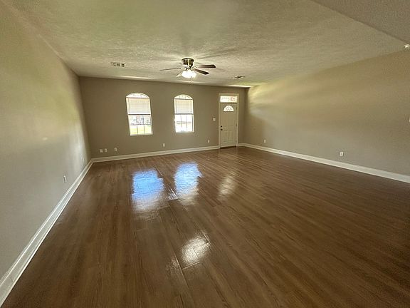 3rd image of 5029 Hawthorn Dr