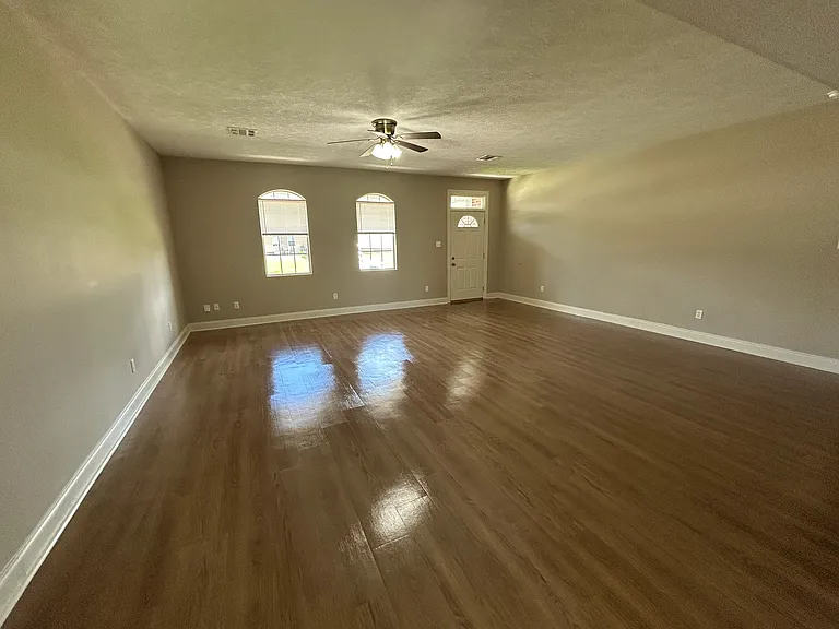 5029 Hawthorn Dr — Photo 3