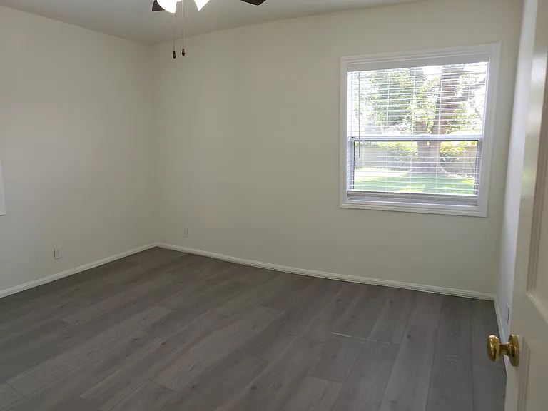 1310 Mayflower Ave — Photo 14