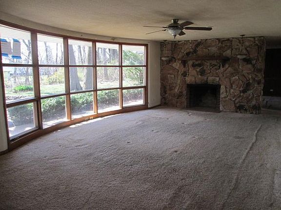 4th image of 3730 Crescent Dr