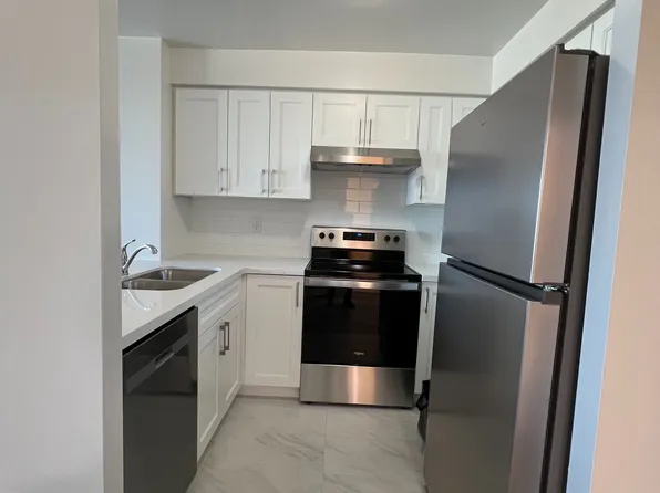942 Yonge St #1214, Toronto, ON M4W 3S8