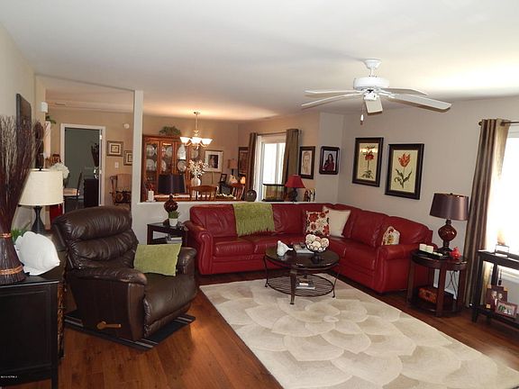 5th image of 425 Commerce Ave APT A