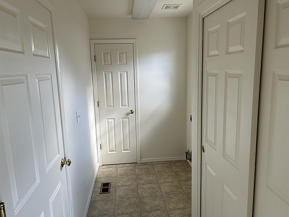 4th image of 954 Woodhaven Dr