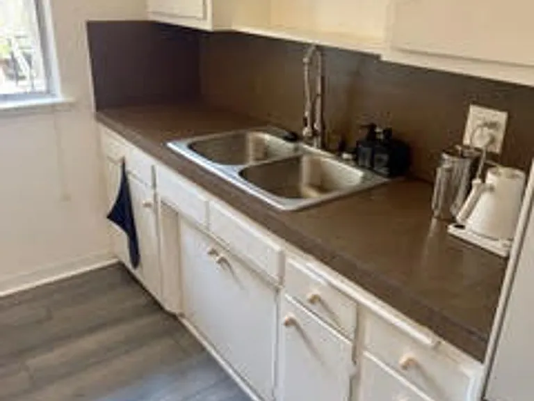 8207 De Longpre Ave #6 — Photo 3