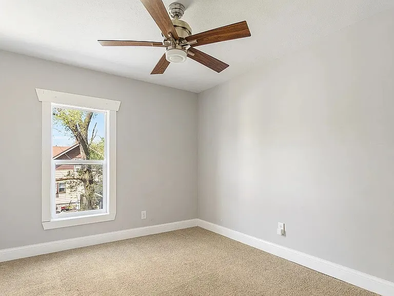 408 Van Raalte Ave — Photo 17
