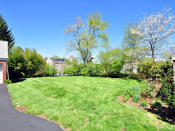 3rd image of 102 Ridgewood Road