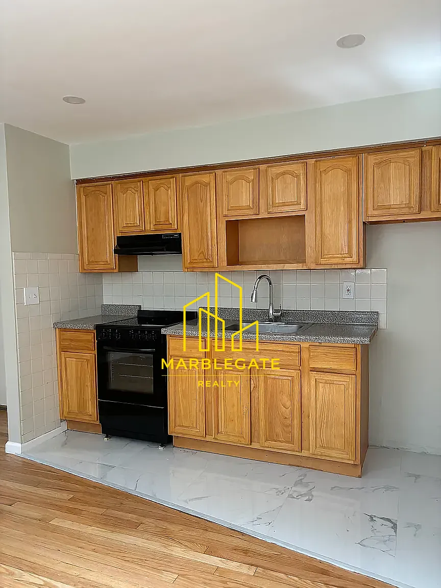 2 bed, 850 sqft, $1,995 — Photo 1