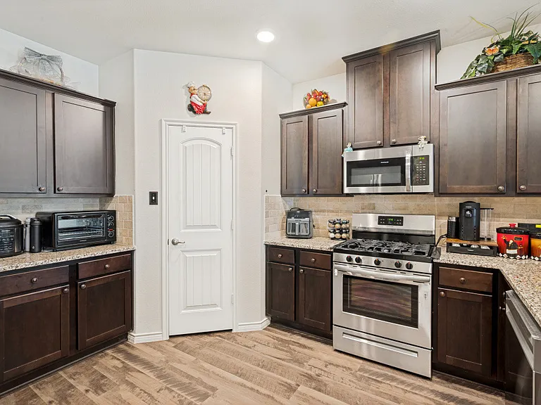 2920 Brazos Dr — Photo 8