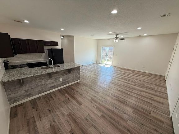 3rd image of 5617 N Lycee Ct
