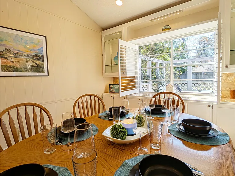 3215 Royal Oaks Dr — Photo 10